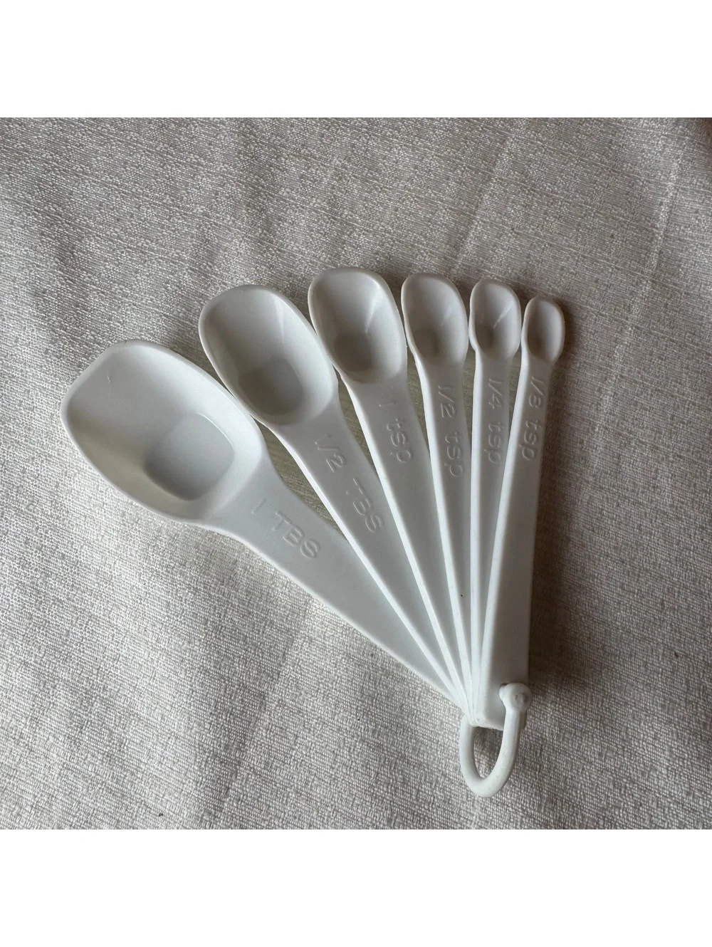Vintage Rubbermaid Measuring Spoon Set – White Plastic  Kitchen Measuring Spoons